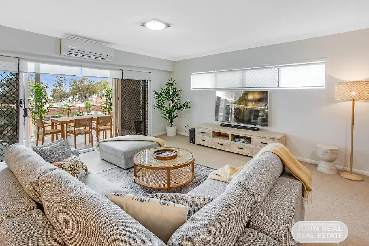 Suttons Beach Apartments Redcliffe